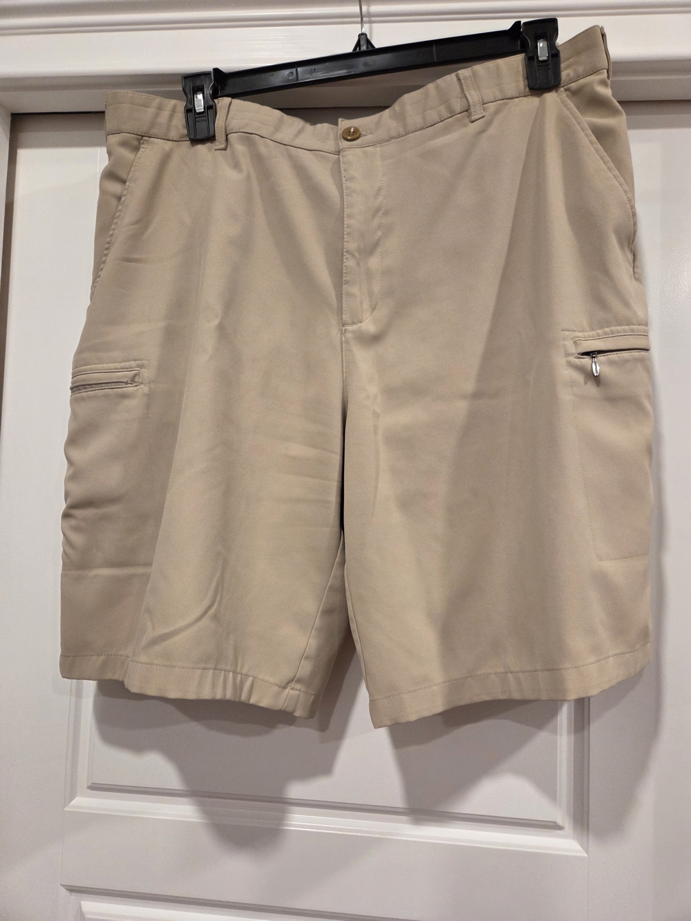 Izod Men's Khaki Cargo Golf shorts